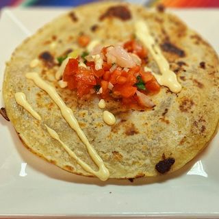Quesadilla Doble Con Doble Queso Mozzarella Y Carne Mechada De Cerdo