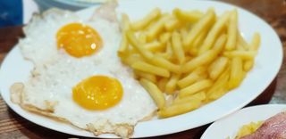 Dos Huevos Con Patatas