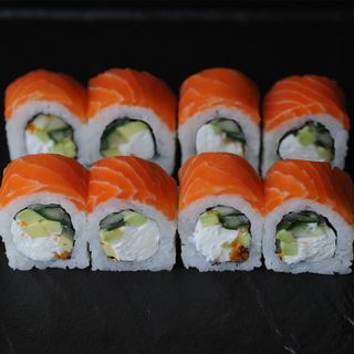 Рол Філадельфія з лососем CLASSIC (270/60г)