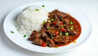 Carne la cazan cu orez sarbesc