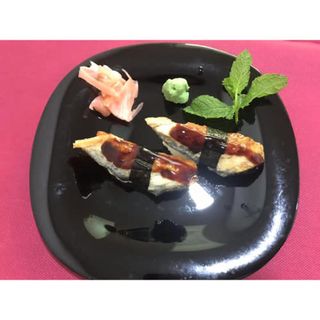 75. Niguiri de anguila (2 pzs.)