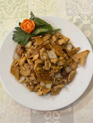 Cerdo con Bambú y Setas Chinas