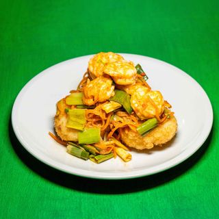 Riso croccante con gamberi e zenzero