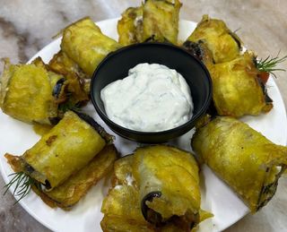 Рулетики из баклажан