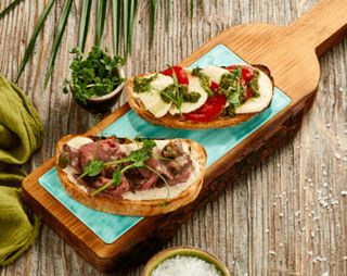 Брускети капрезе з ростбіфом (170г)