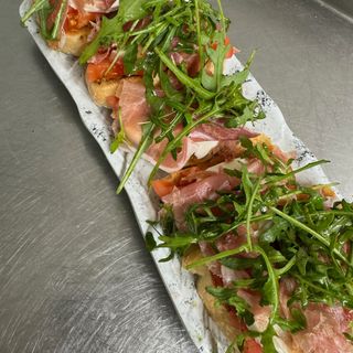 Брускети с прошуто крудо (180г)