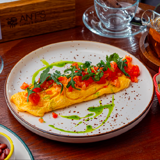 Омлет с лососем, сыром и томатами (245 гр.)