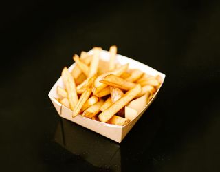 Patatine fritte con salsa