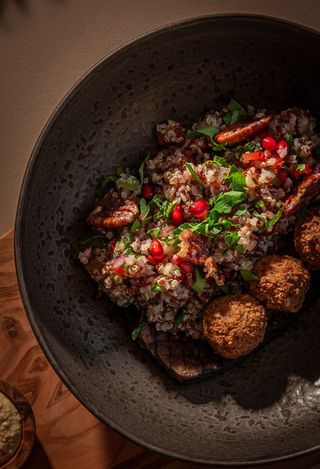 Quinoa & falafel salad