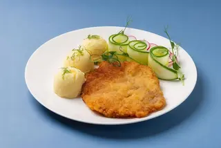 Kotlet z piersi kurczaka z dodatkiem do wyboru