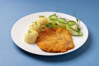 Kotlet schabowy z kurczaka z dodatkiem do wyboru