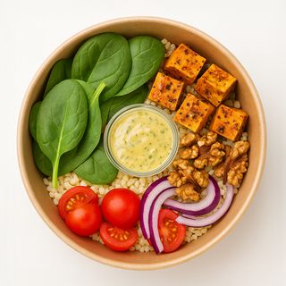 Sałatka z kaszą bulgur i marynowanym tofu 260g