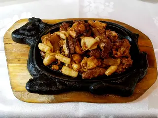 Solomillo de cerdo en bandeja quemada