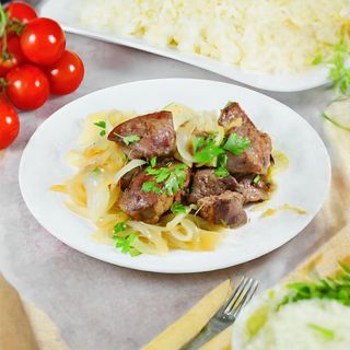 Wątróbka drobiowa tradycyjna z cebulką + dodatki (300g)