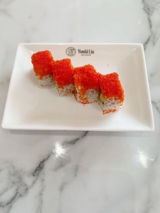 36 Uramaki De Salmón Con Aguacate Y Pepino (8 Pzs.)