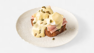 Бенедикт с ветчиной из индейки