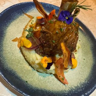 Ciolan de porc cu piure fin aromatizat cu trufe