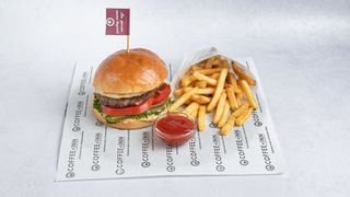  Чизбургер с картофелем фри