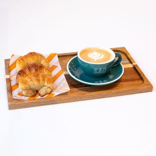 3 Medialunas & Café