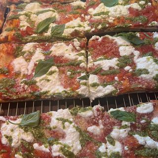 Margherita De Picasso 3 personas  (60 Cm. X 40 Cm.)