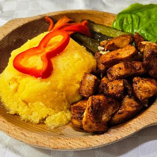 Pui  la tigaie cu mamaliguta