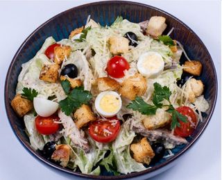 Салат "Цезарь" с курицей гриль (320 гр.)