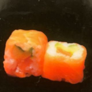 62.Rollito De Salmón Con Aguacate (8 Pzs.)