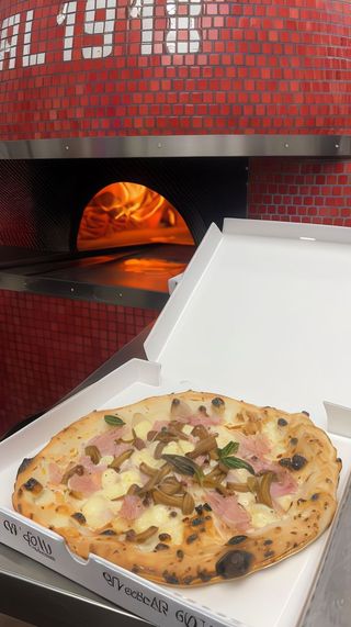 Margherita con cotto e chiodini bianca