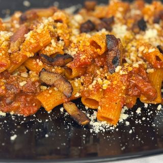Mezze Maniche all'Amatriciana Romana
