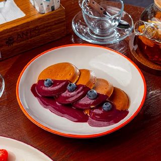 Панкейки с соусом из голубики (200гр.)