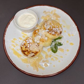 Сирники з медом та сметаною (210г)