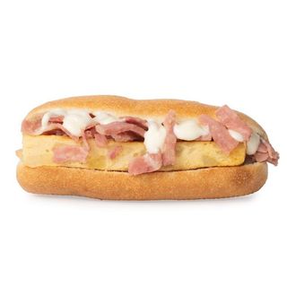 12. Tortilla de patatas, bacon ahumado y salsa alioli