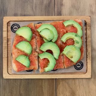 Aguacate Y Tomate Natural (Media Porción)