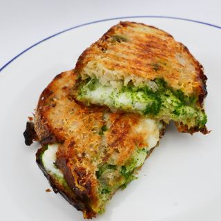 Sandwich de pesto de Kale y Mozzarella