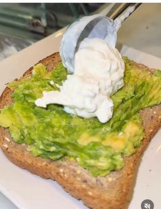 Avocado stracciatella Tonno