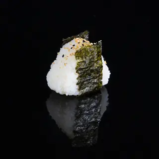 342. Onigiri Salmón Cocido (1 Ud.)