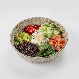 Боул с лососем (рис)