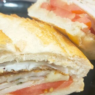 Bocadillo de pechuga especial