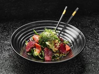 Салат з маринованим тунцем та філе грейпфрута (240г)