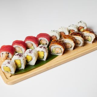07.Tabla De Sushi Uramaki (16 Pzs.)