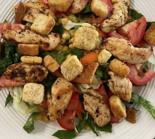 Ensalada Mixta Con Pollo A La Plancha