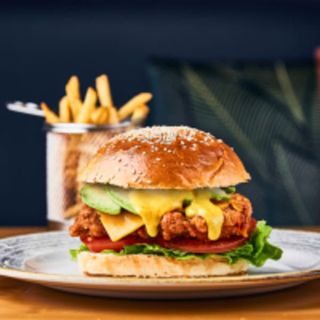 Avocado Crunchy Chicken + guarnición