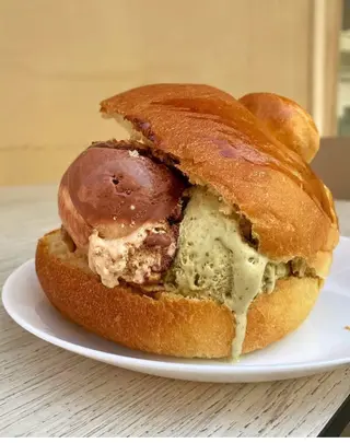 Brioche con gelato 
