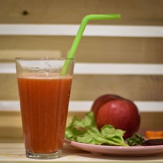 Crveni (Red) cvekla, mrkva, celer, jabuka, persin