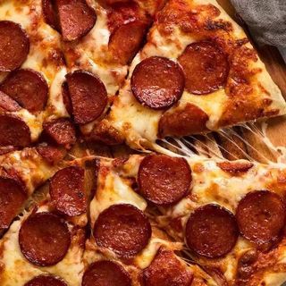 Pizza pepperoni grande