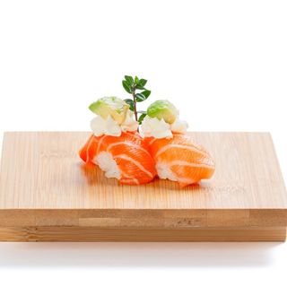 137. Nigiri salmon avocado - 2 pezzi