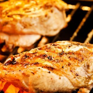 Pechuga De Pollo Al Carbón Con Salsa Picante