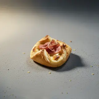 Cesta de queso de cabra con jamón 