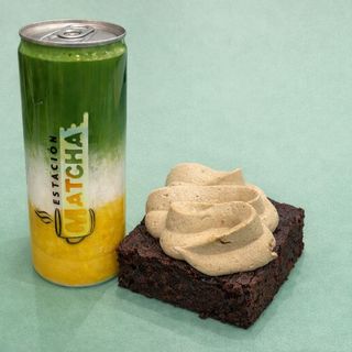 Matcha de Mango Natural 355 ml + Red Velvet