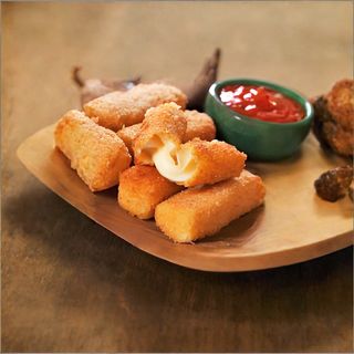 Сирні палички з соусом (150/30 г)